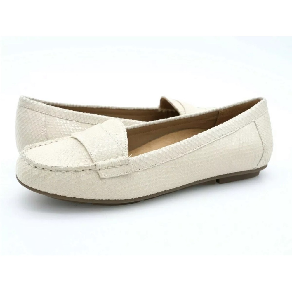 Vionic Womens Chill Larrun Ivory Snake Moccasin